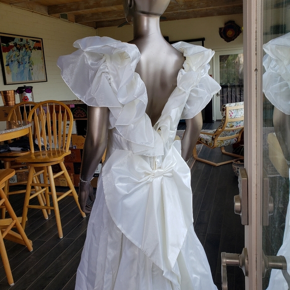 Bespoke Seamstress Made Wedding Dress - Picture 3 of 11